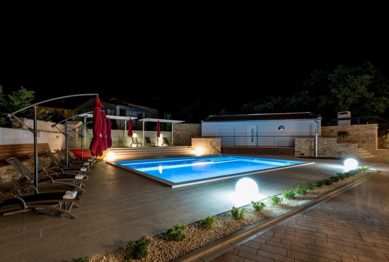 Villa Anja Peroj Exteriör bild