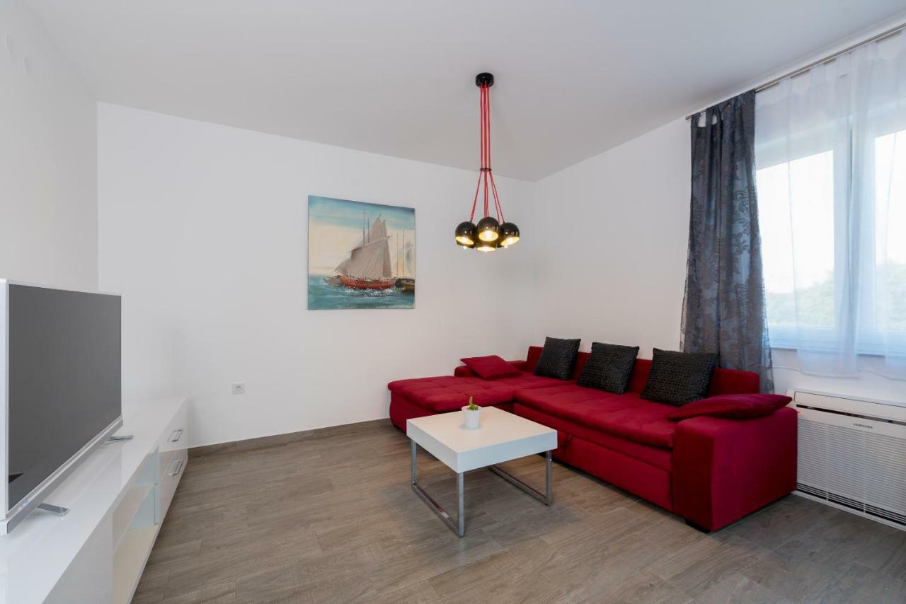 Villa Anja Peroj Exteriör bild