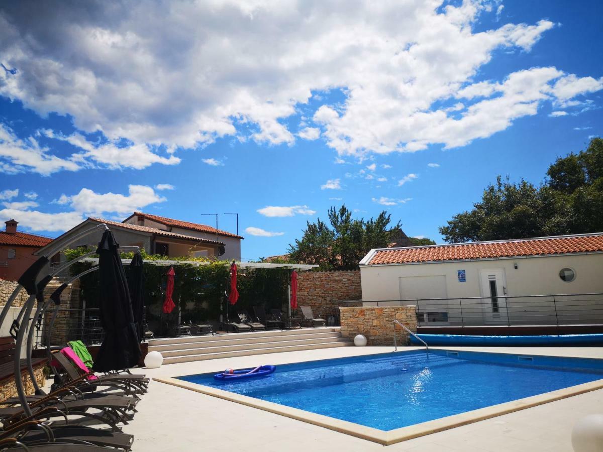 Villa Anja Peroj Exteriör bild